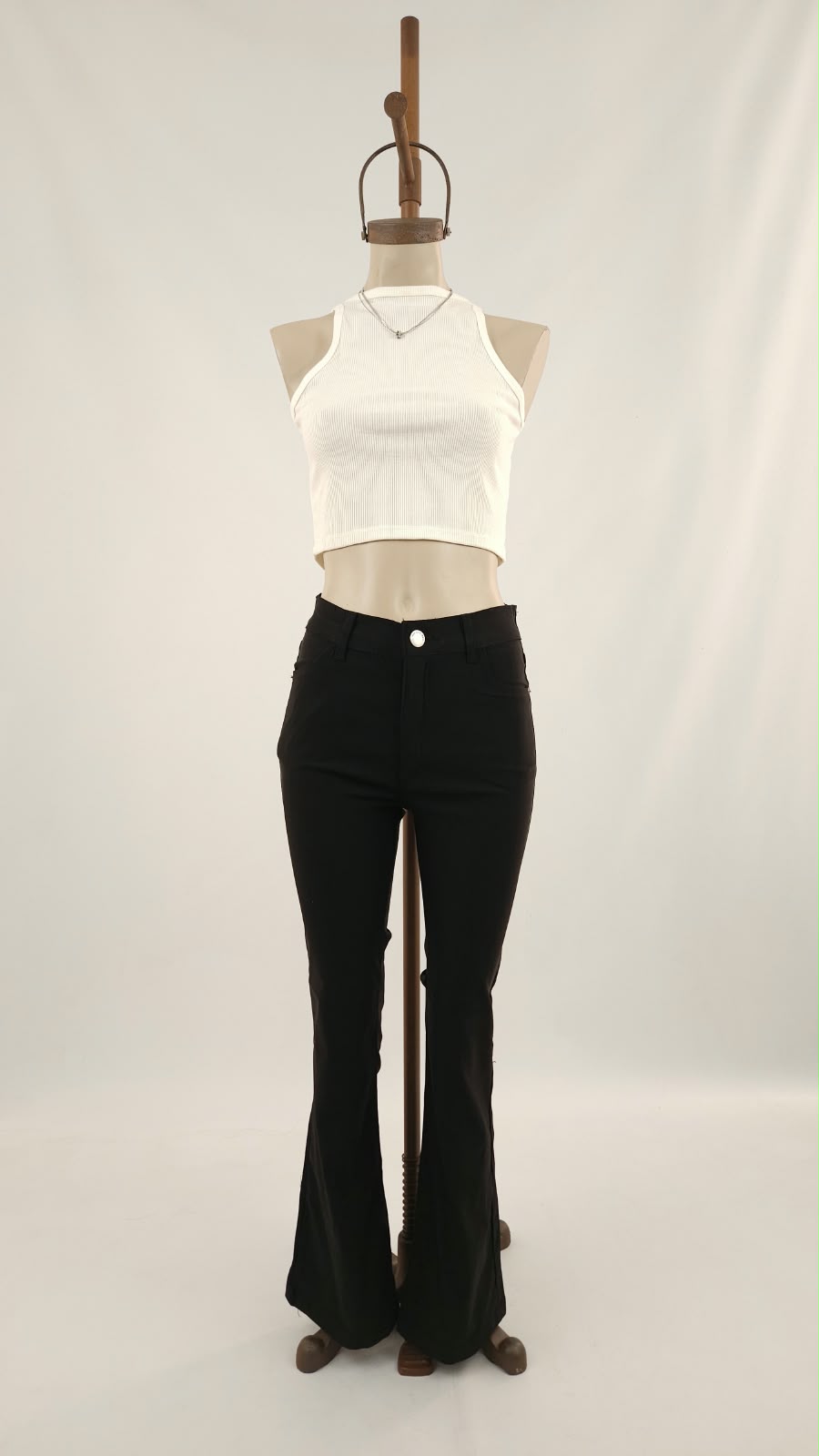pantalon de bengalina recto. 1